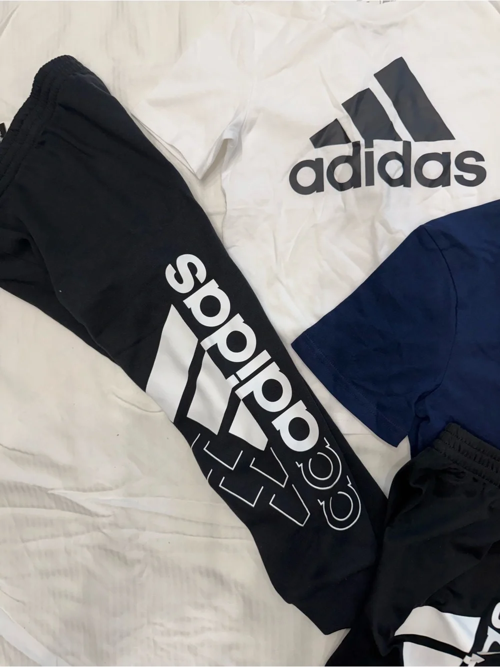 New boys adidas Sz 5 shirt & Shorts Set, sweatpants bundle